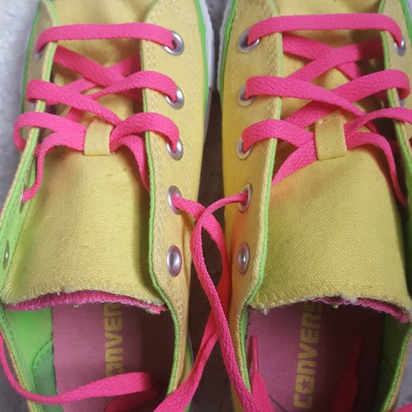 VINTAGE CONVERSE ALL STAR COLOR: BRIGHT YELLOW, GREEEN THE LACES HOT PINK. - Picture 1 of 10